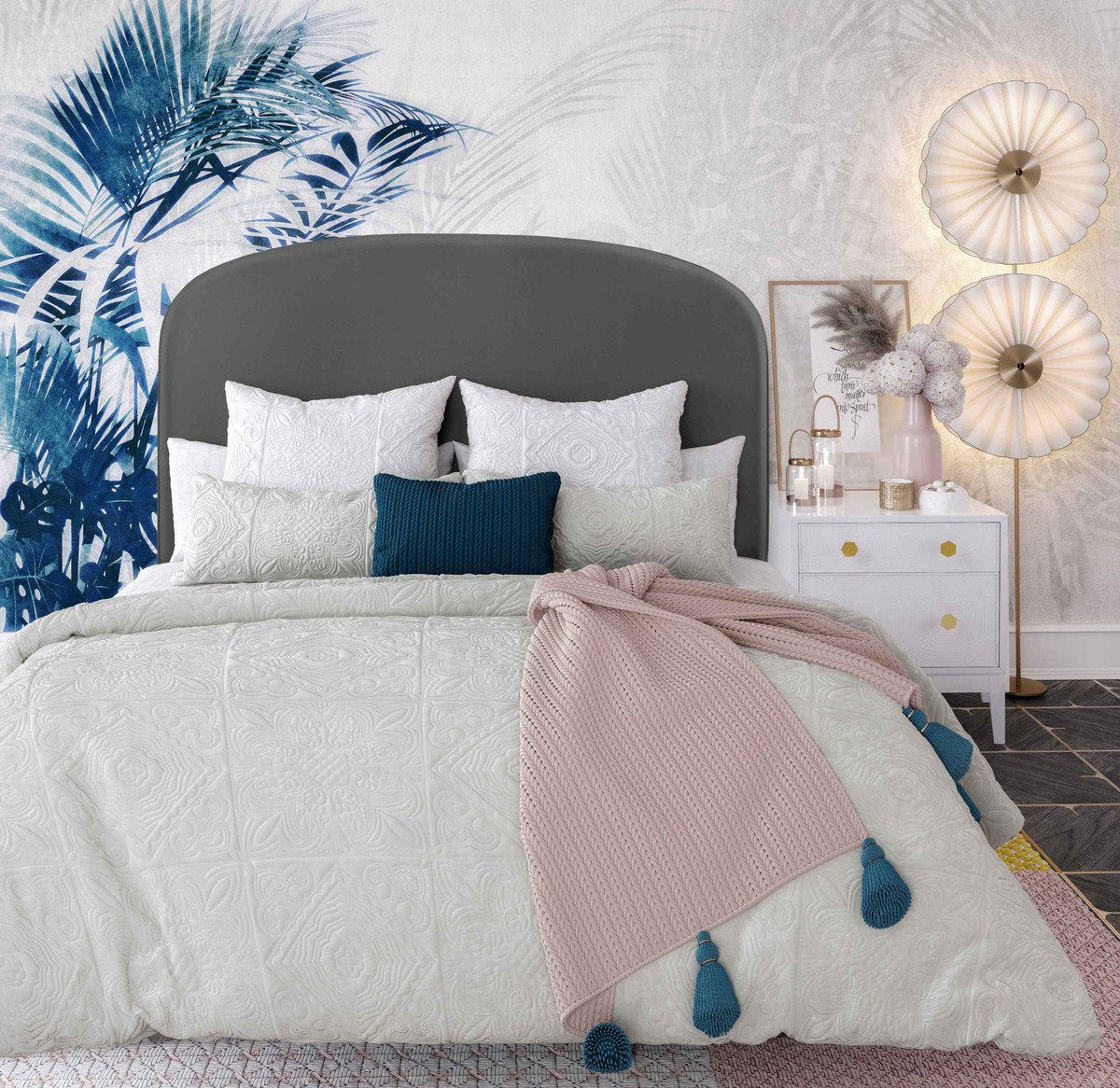 Vivi Velvet Bed in Queen