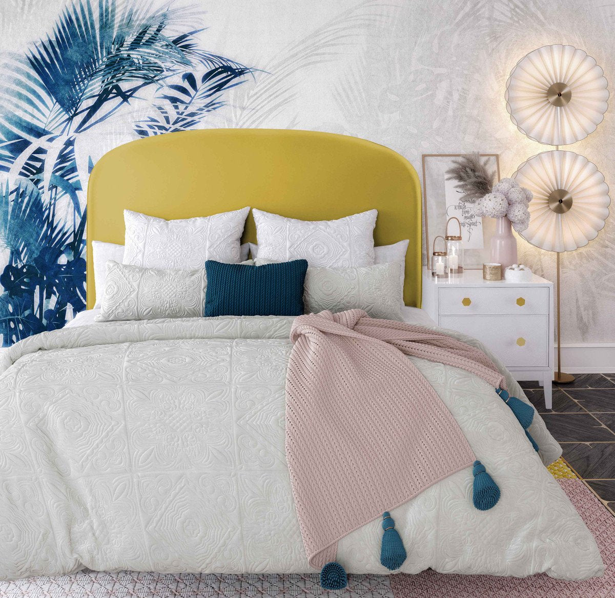 Vivi Velvet Bed in Queen