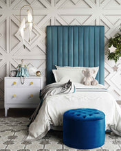 Load image into Gallery viewer, Queen Velvet Storage Ottoman