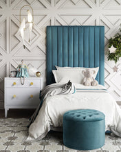 Load image into Gallery viewer, Queen Velvet Storage Ottoman