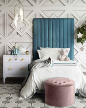 Load image into Gallery viewer, Queen Velvet Storage Ottoman